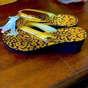 Foil printed wedge sandals